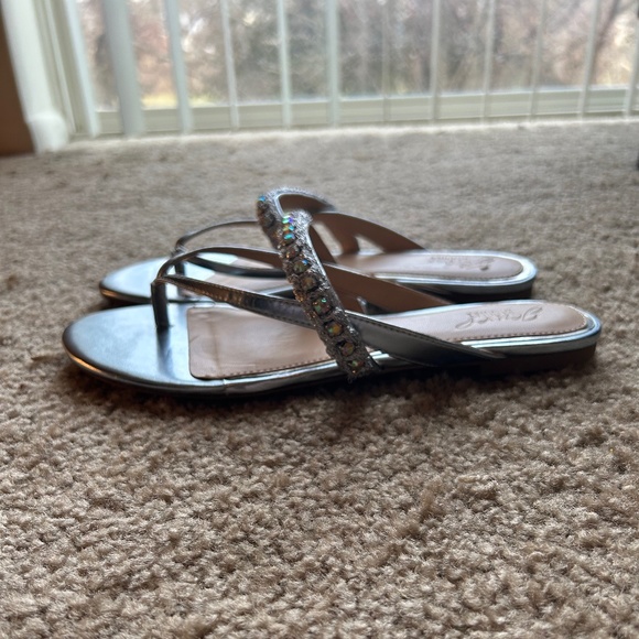 Badgley Mischka NWOT Jewel Collection Silver Sandals with Crystals Size 8.5 - Picture 3 of 7